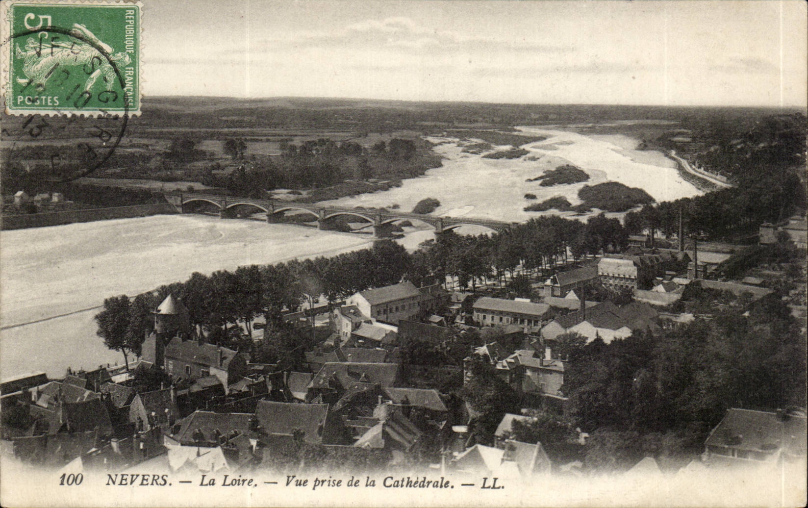 CPA Nevers La Loire Vue prise de la cathedrale