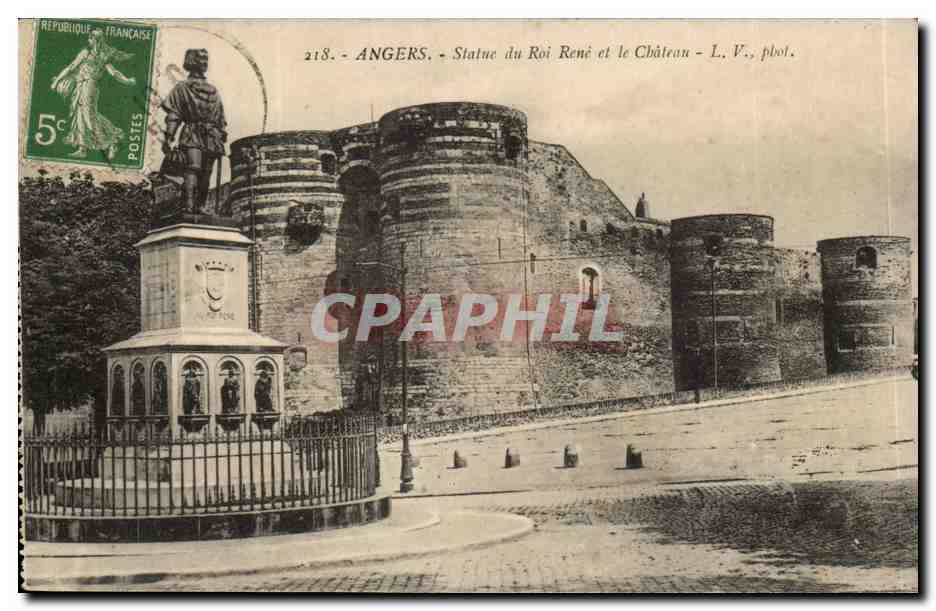 CPA Angers Statue du roi Rene et le chateau