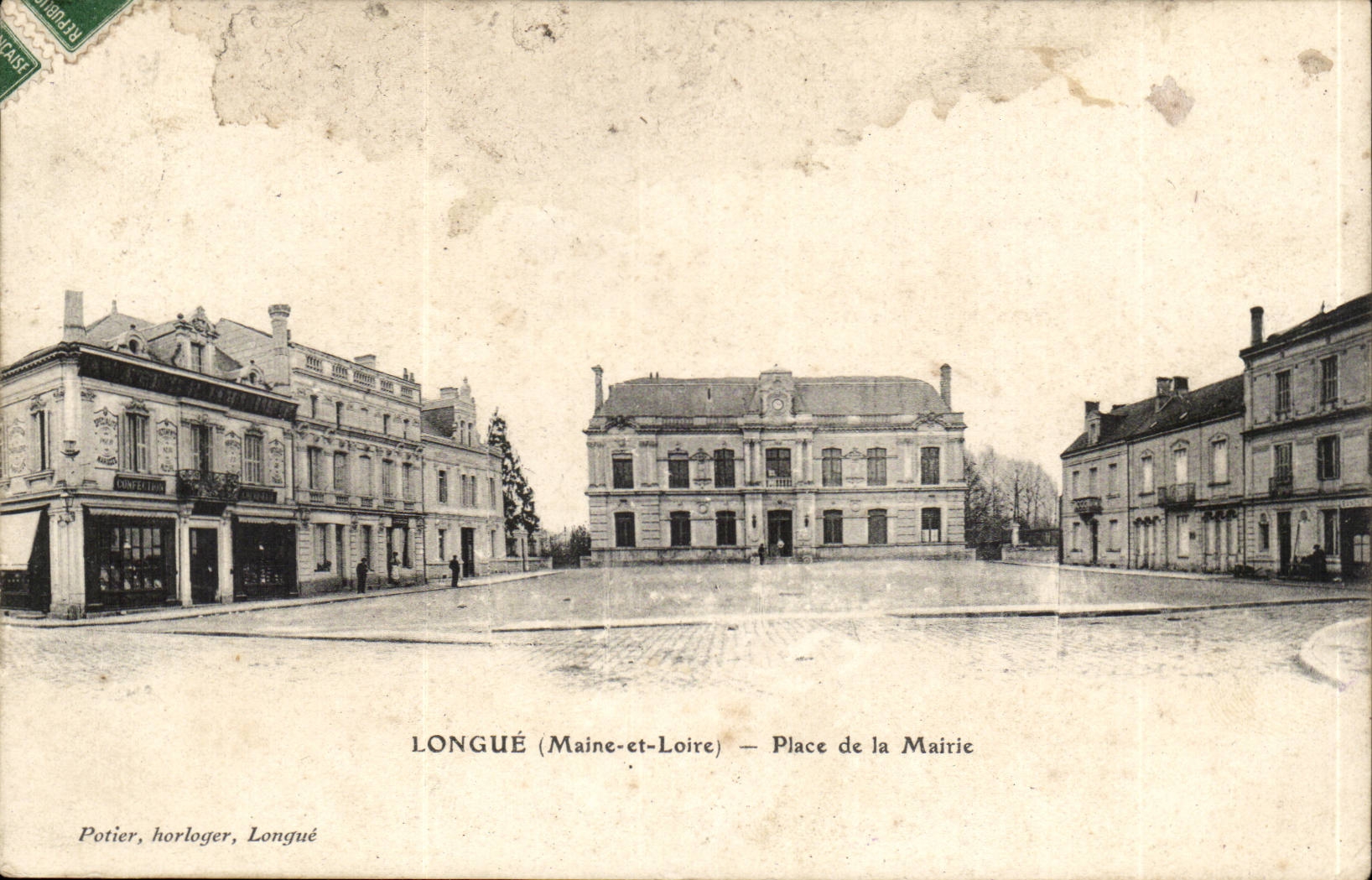 CPA Longue place de la mairie