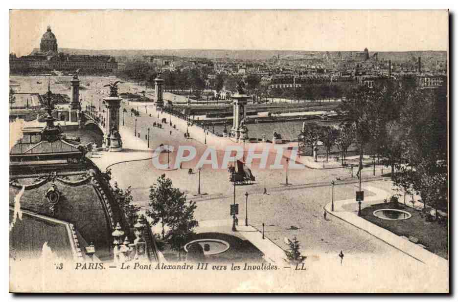 Paris CPA le pont Alexandre III vers les Invalides