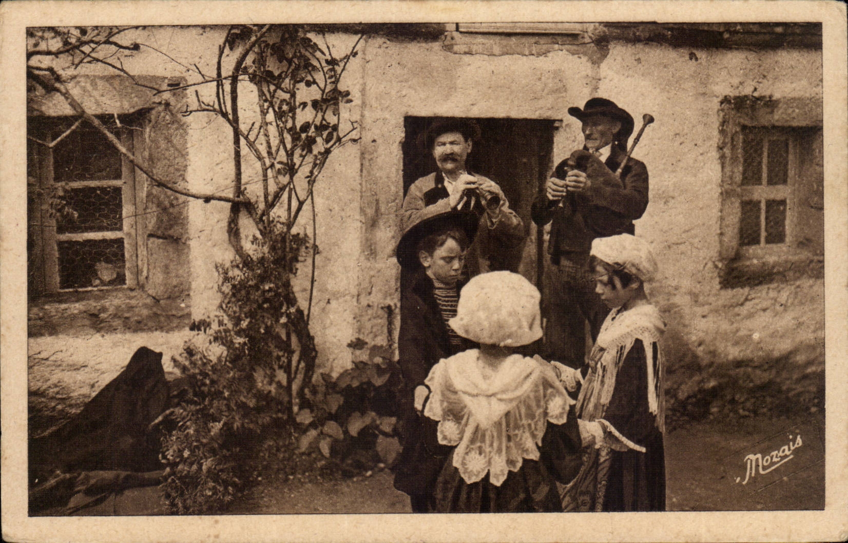 L'aubade devant la maison de la mariée — J. Mozais