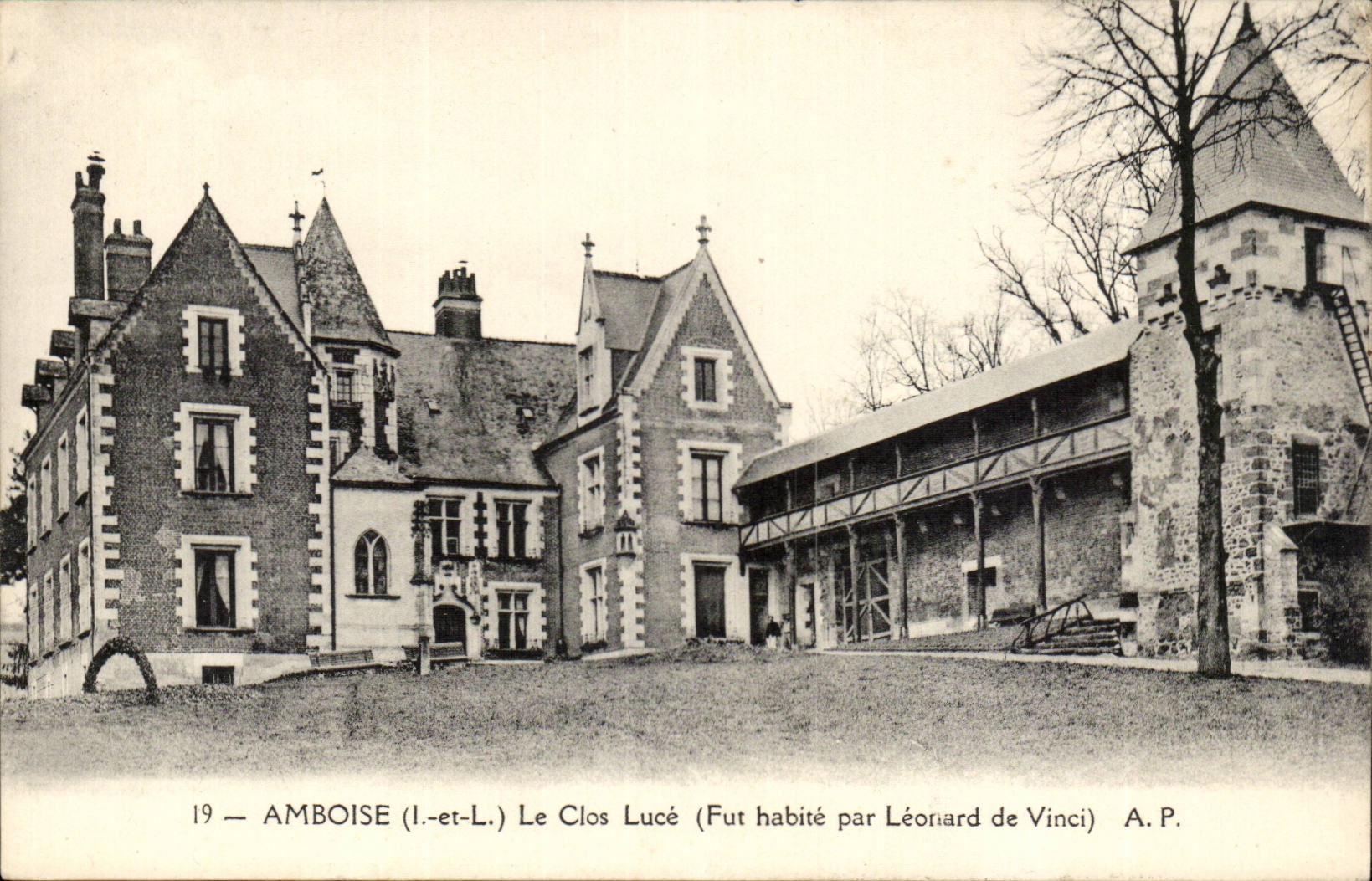Amboise CPA Le clos Luce (fut habite par leonard de Vinci)
