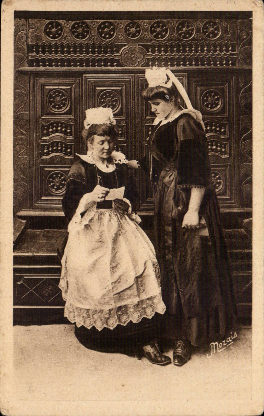 CPA Ma douce Bretagne Jeunes filles de Bannalec La lettre du fiance (folklore costume)