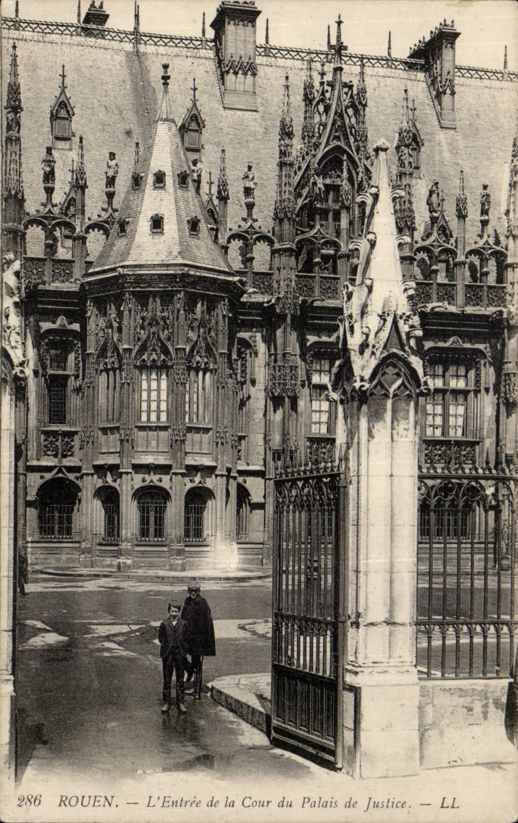 Rouen - L'Entree de la Cour du Palais de Justice - 