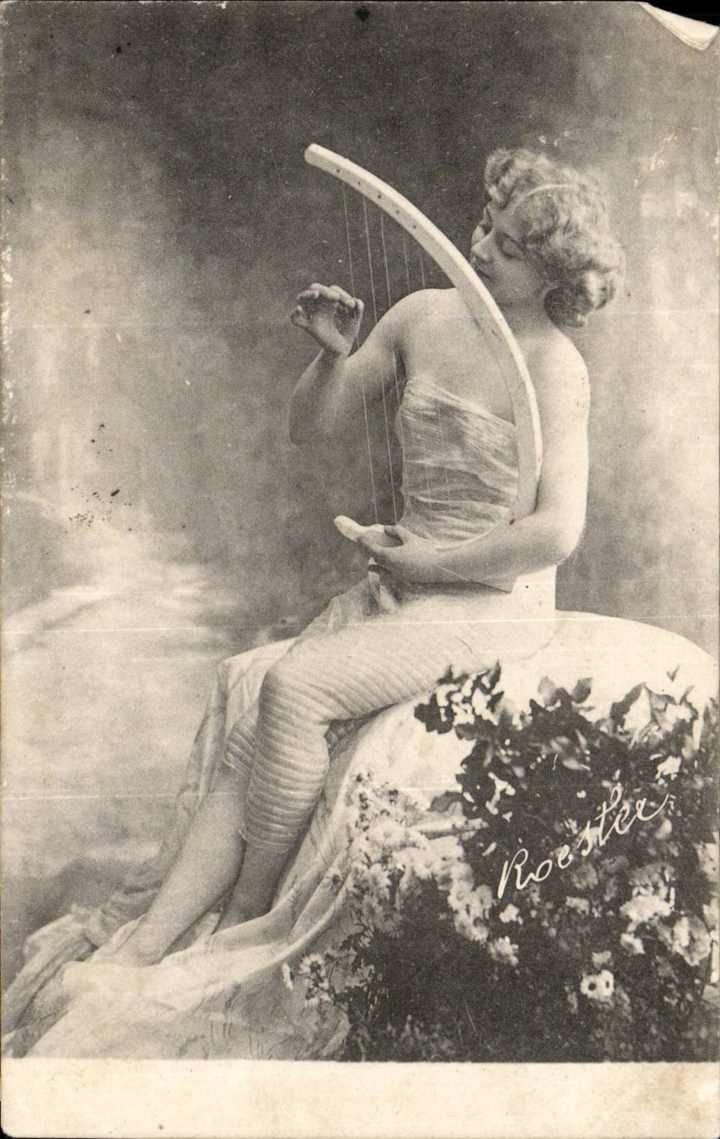Fantaisie - Femme - Harpe - Musique - Intrument - revealing clothing 