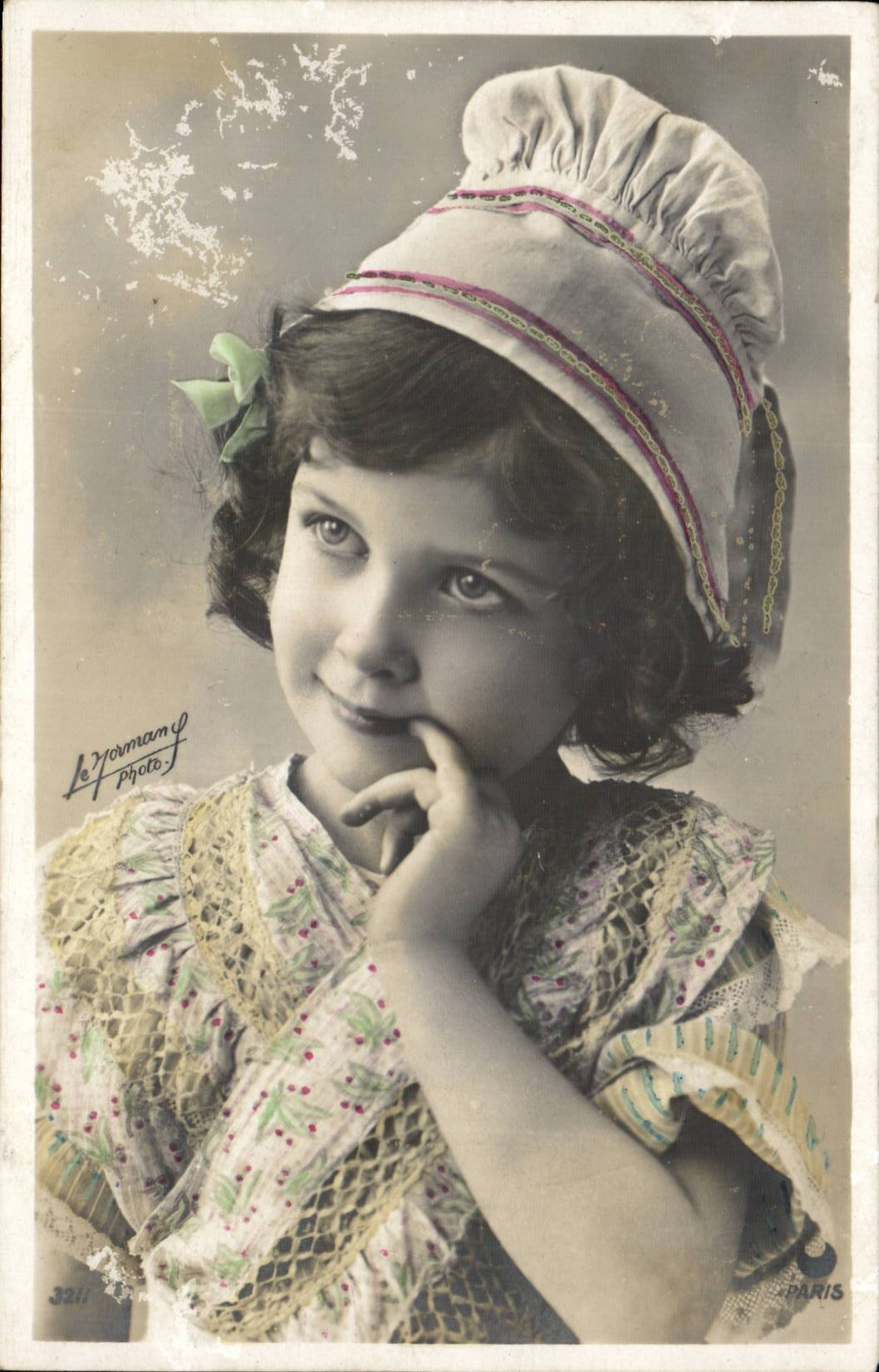 Fantaisie - Enfant - File Souriante - CPA 