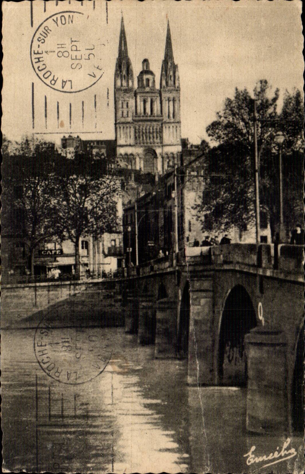 Angers - Le Pont du Centre sur la Maine vers la Cathedrale - CPA 