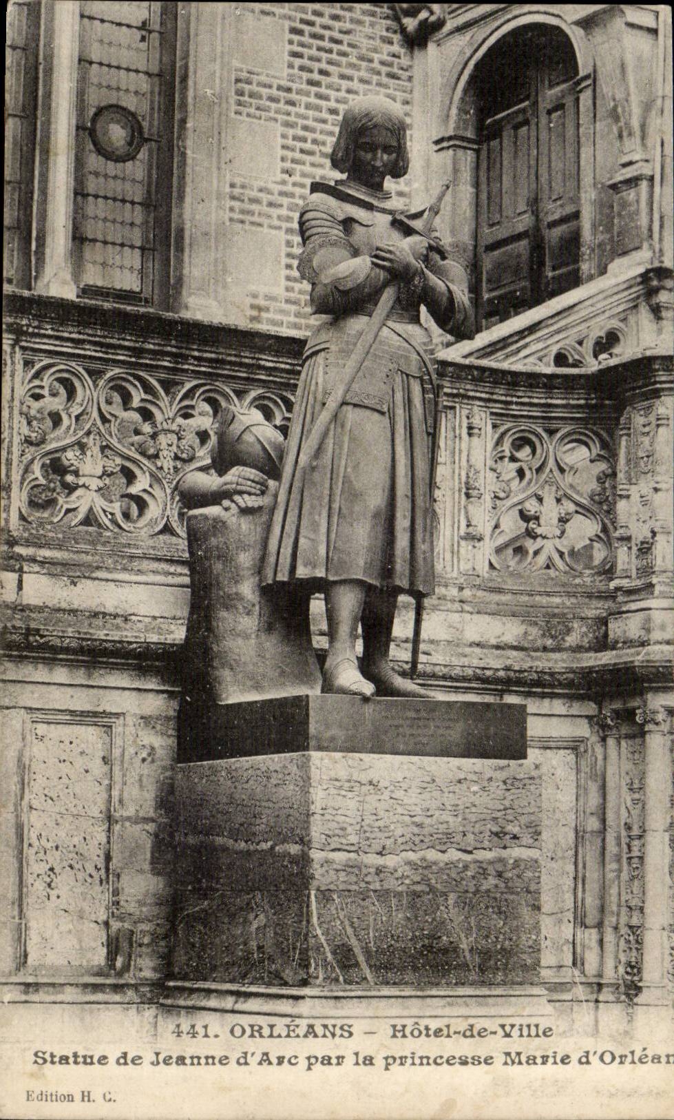 Orleans - Hotel de Vile - Statue de Jeanne D'Arc par la princesse Marie D'Orleans - CPA 