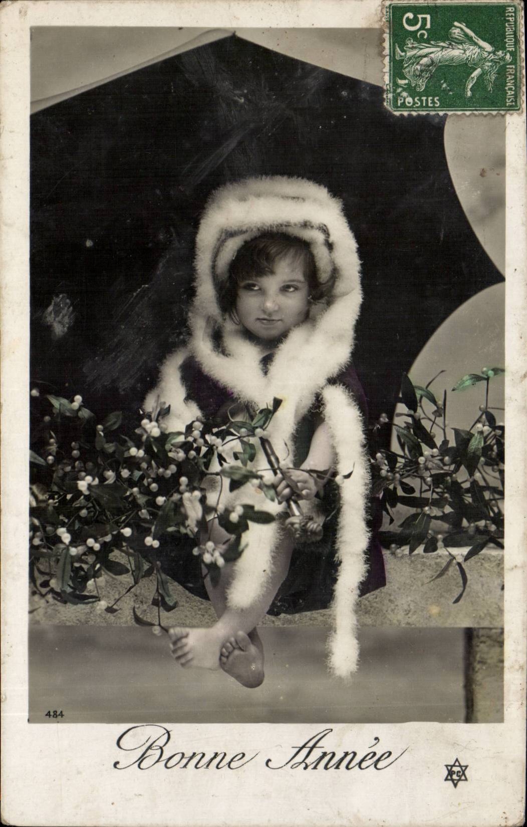 Fantaisie - Enfant - Joyeuse Annee beautiful girl with fur costume - CPA 