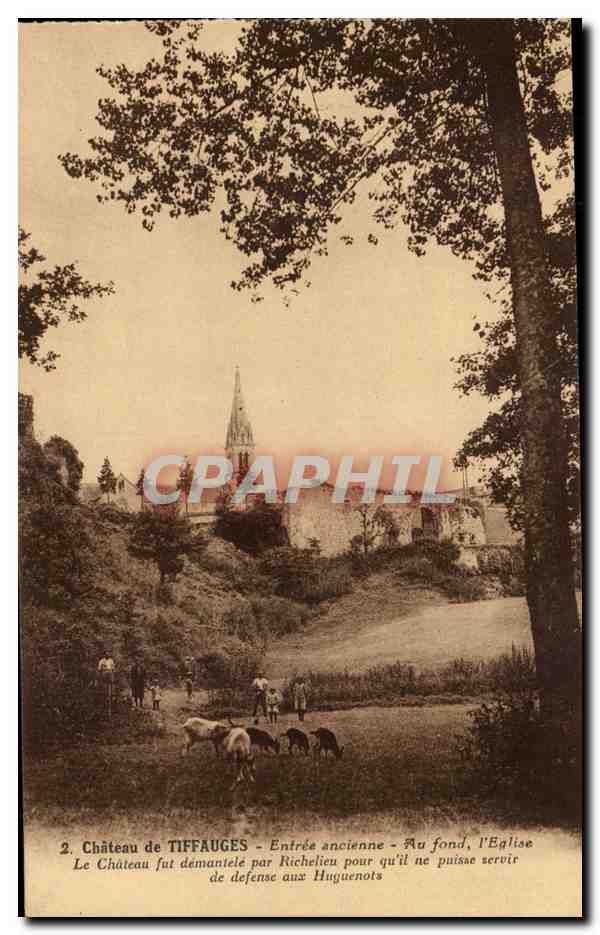 Chateau de Tiffauges - Entree ancienne Au fond Eglise - CPA 
