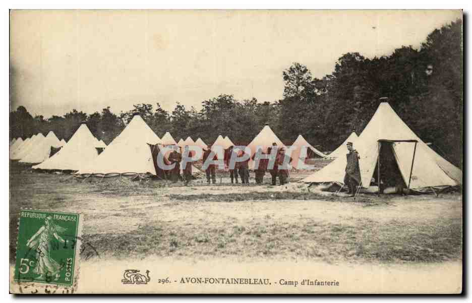 Avon Fontainebleau CPA Camp d'infanterie (soldats militaria)
