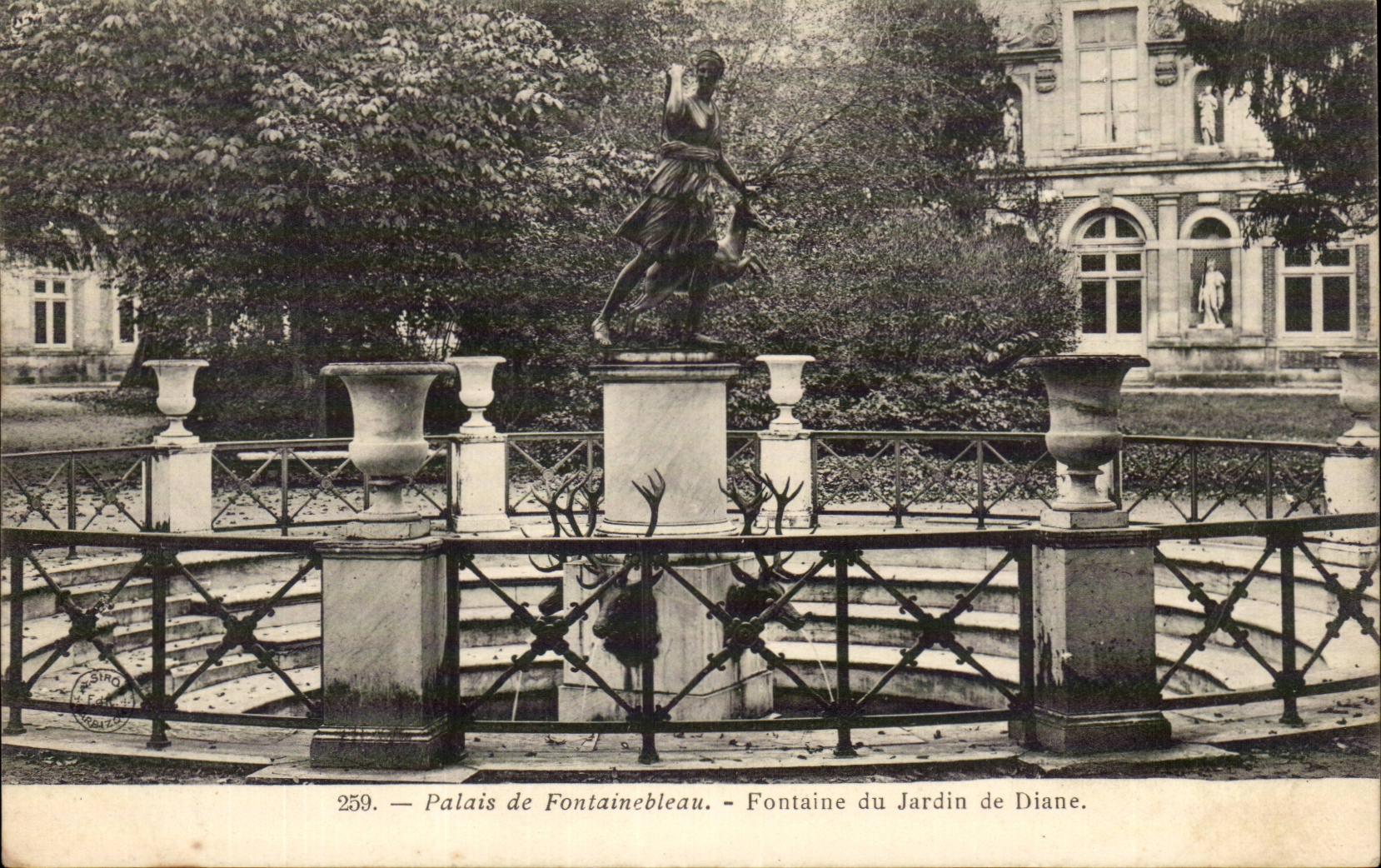 Schloss Fontainebleau — Fontaine des Jardins de Diane — Verlag Sino, Nr. 259