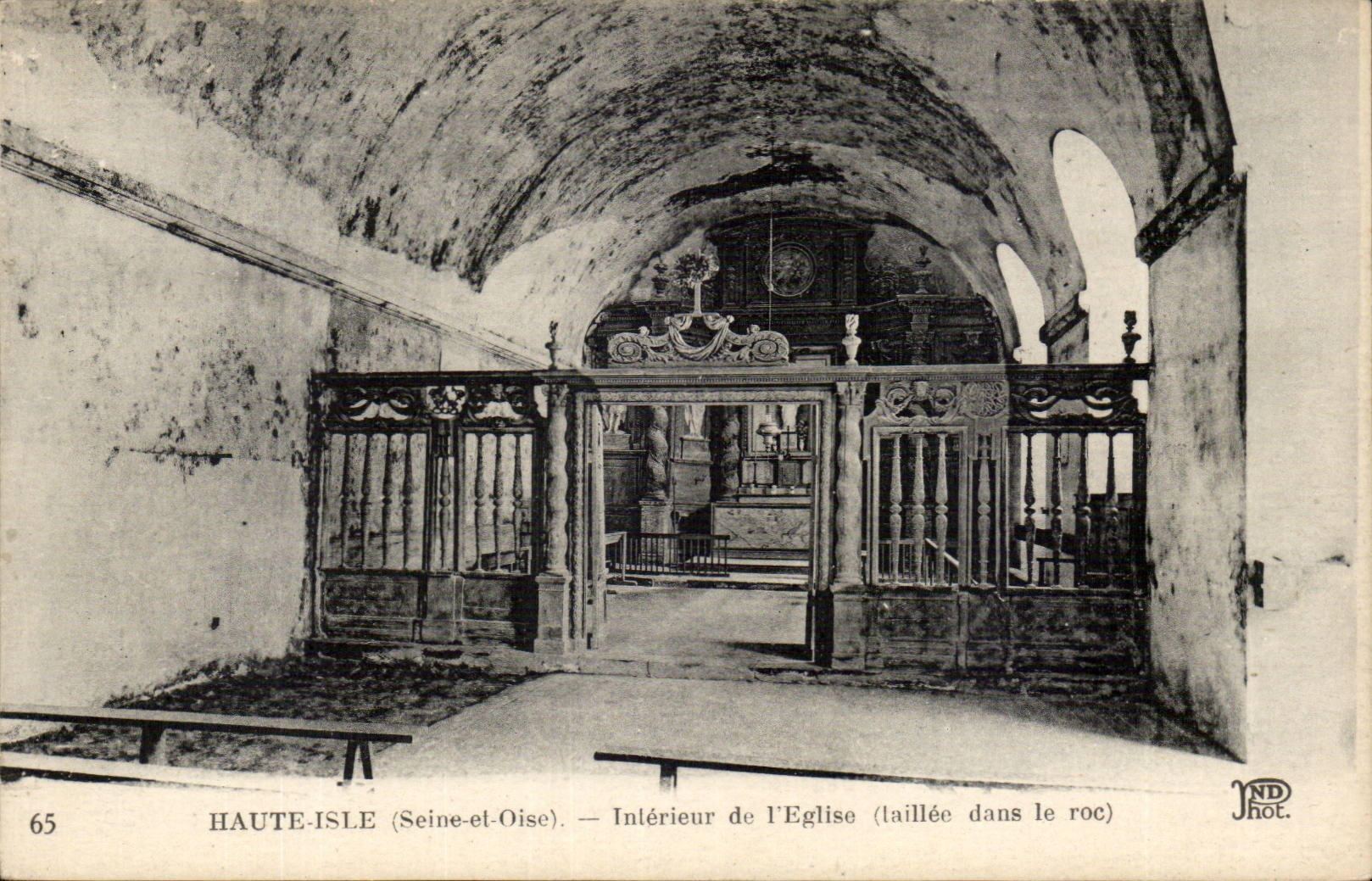 Haute Isle CPA Interieur de l'eglise (taillee dans le roc)