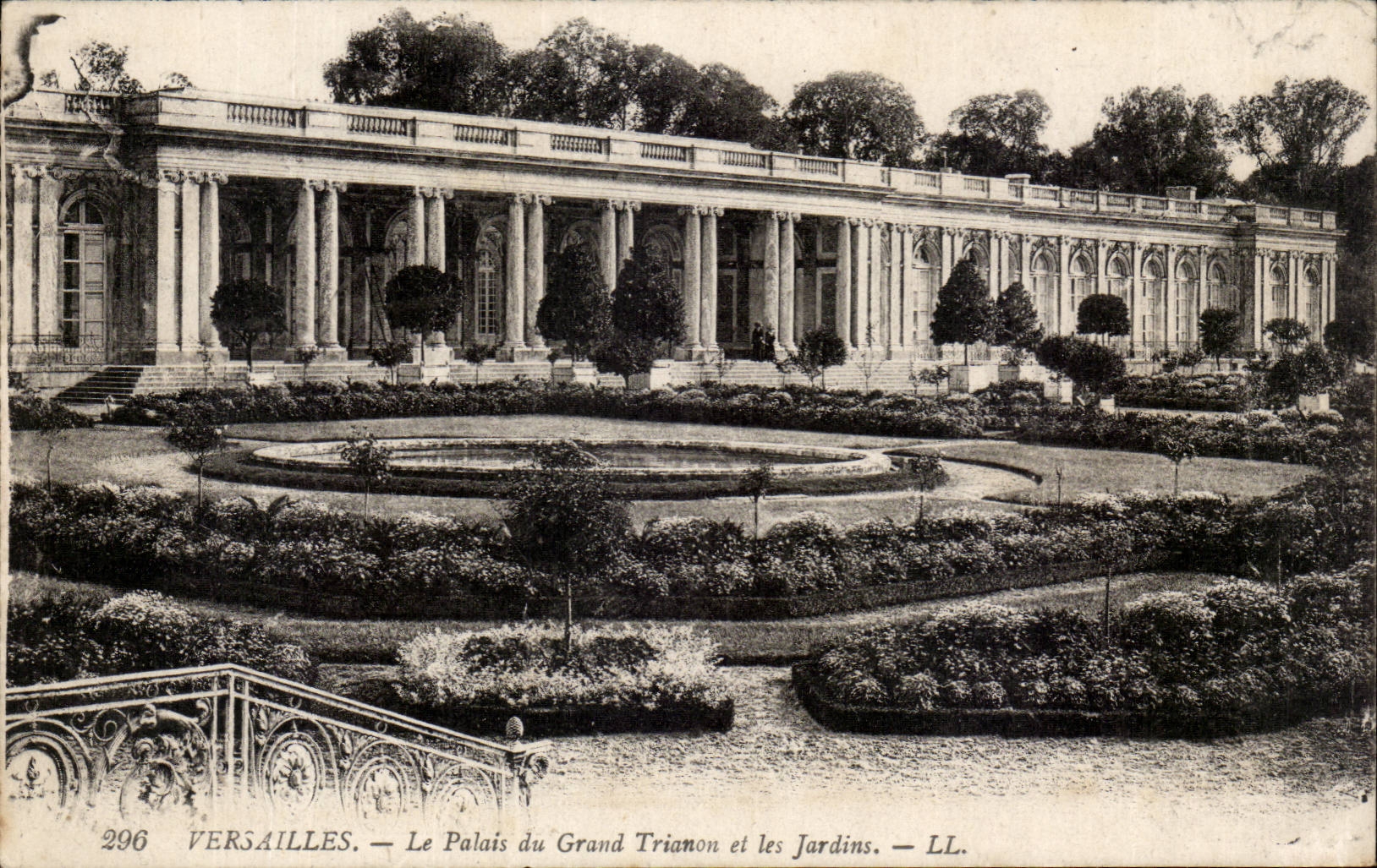 Versailles CPA Le palais du Grand Trianon et les jardins