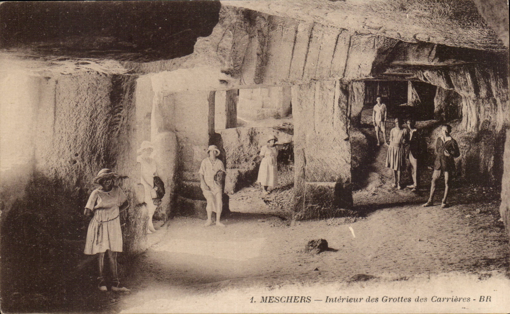 Meschers — Intérieur des Grottes des Carrières — BR