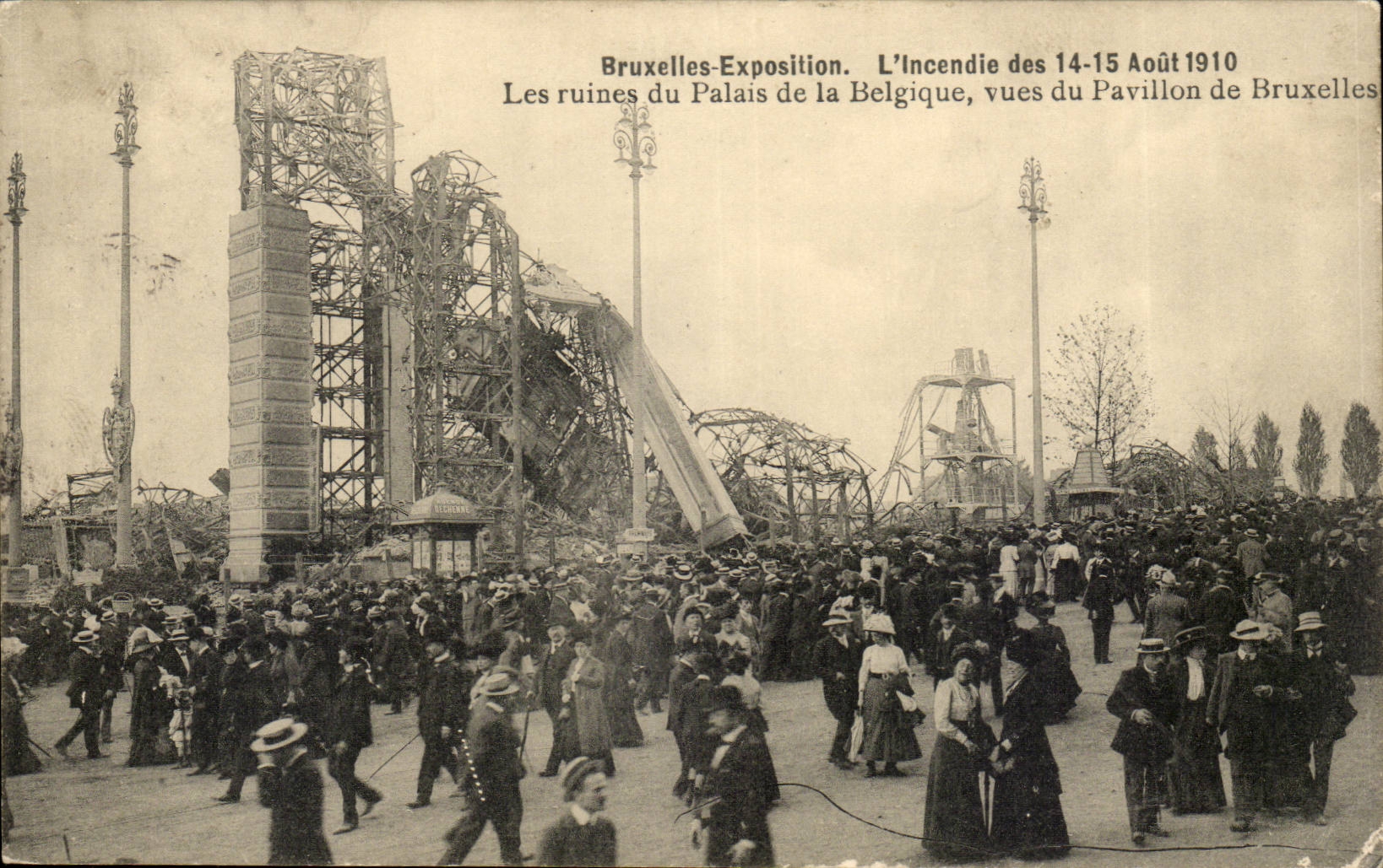 Belgie Belgique Bruxelles exposition incendie des 14-15 aout 1910 Les ruines du palais de la Belgique vues du pavillon