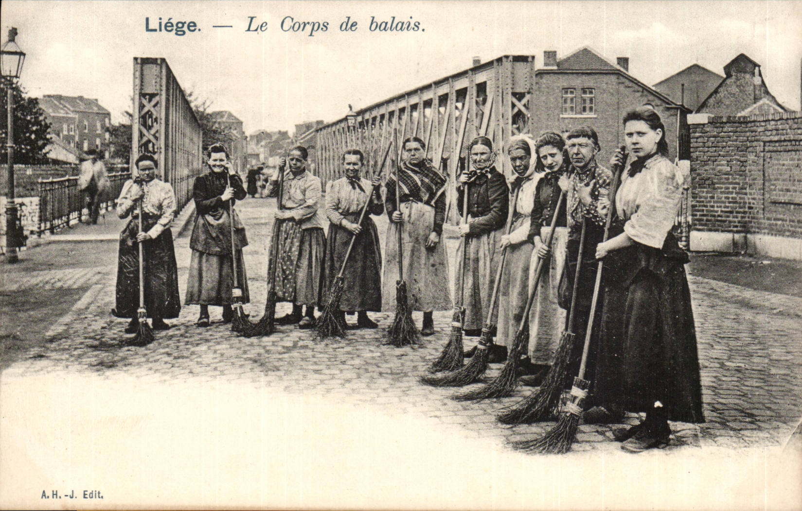 Belgique Belgie Liege CPA Le corps de balais (femmes) TOP