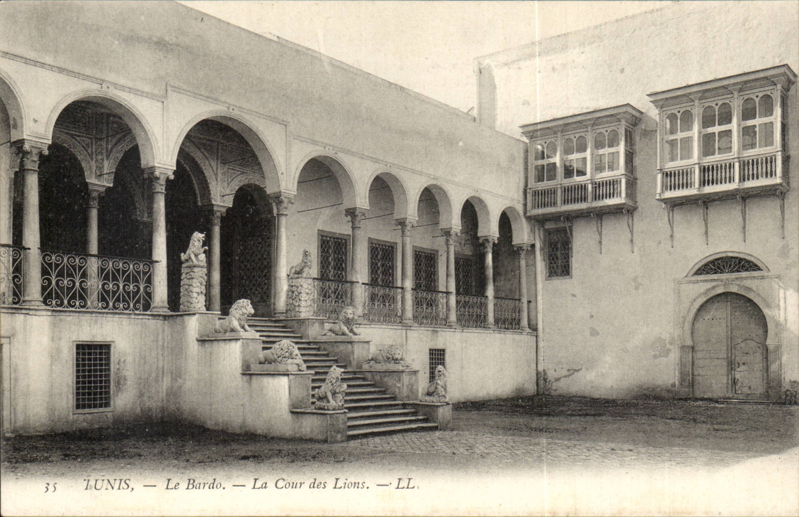 Tunisie Tunis CPA Le Bardo La cour des lions