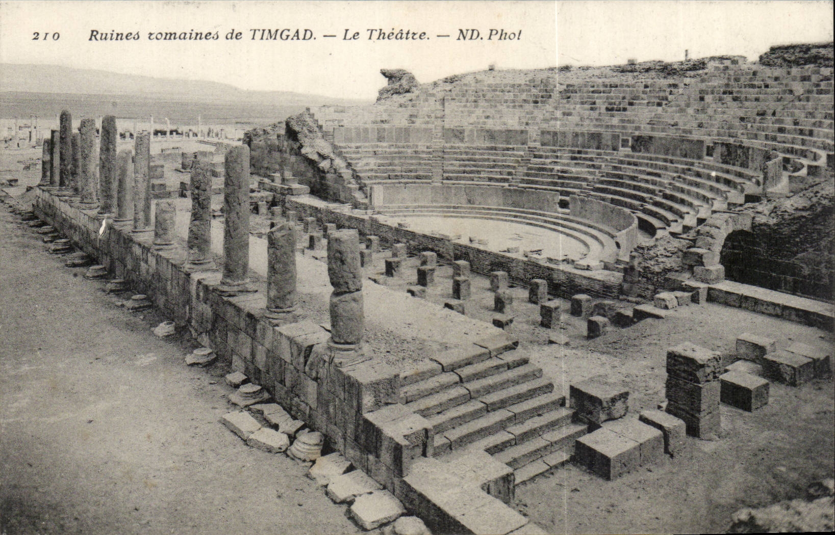 Ruines romaines de TIMGAD — Le Théâtre — ND. Phot.