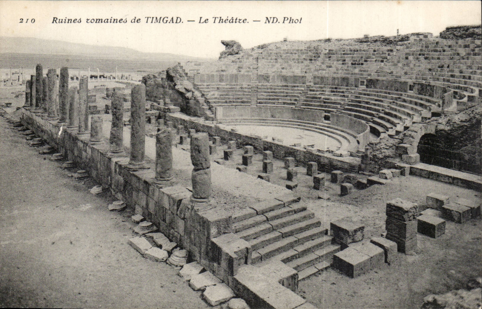 Algerie CPA Ruines romaines de Timgad Le theatre