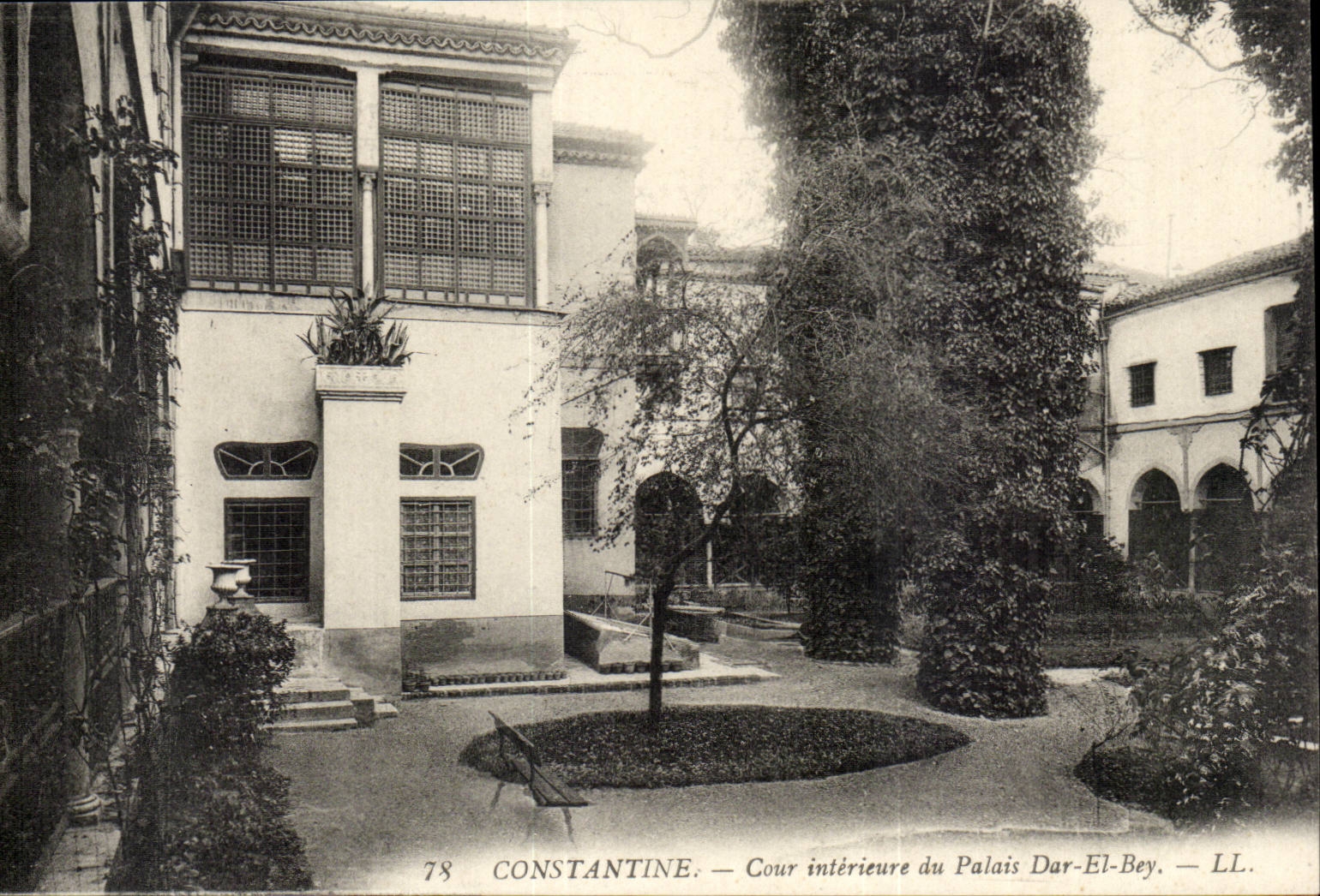 Algerie Constantine CPA Cour interieure du palais Dar El Bey