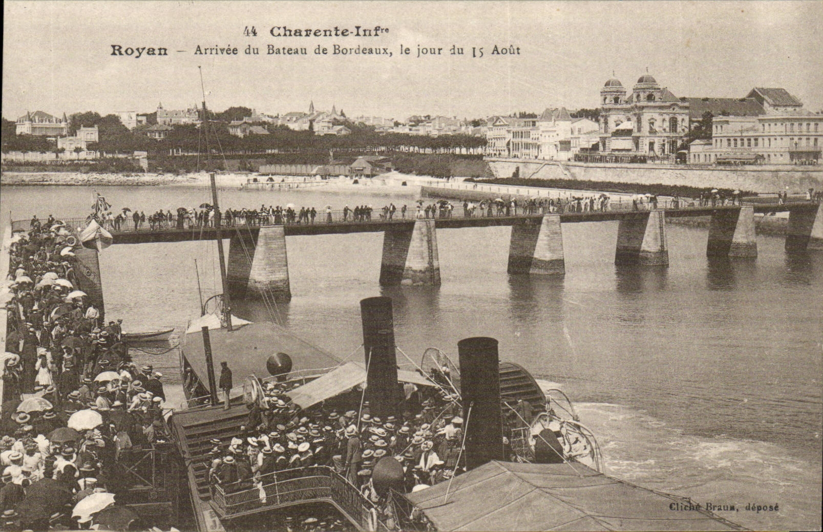 Royan CPA L'arrivee du bateau de Bordeaux le jour du 15 aout