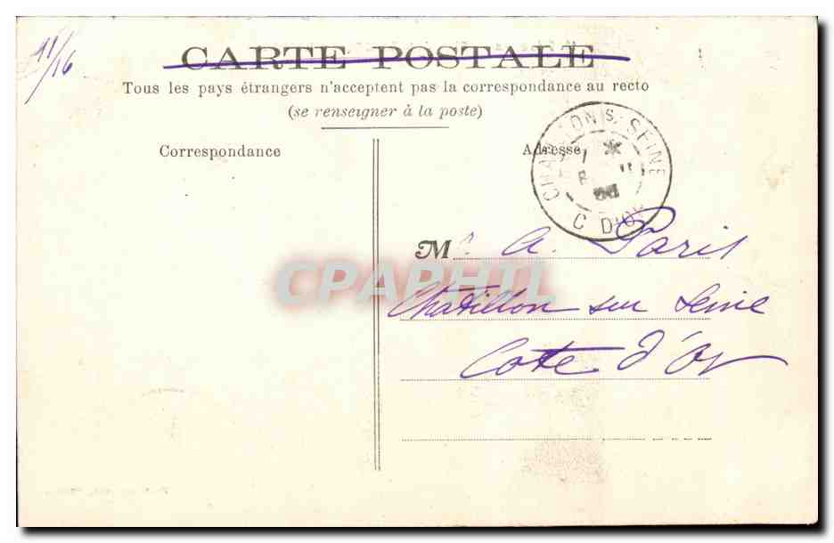 Pezenas - Place de la Republique et les Halles - CPA  — Back