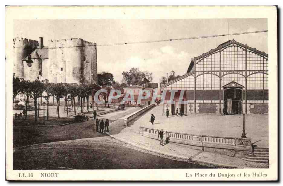 Niort CPA La place du donjon et les halles