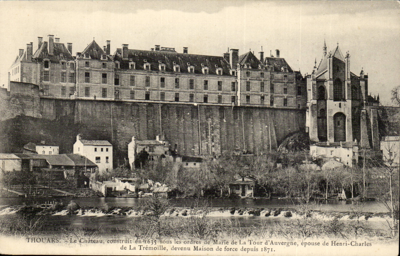 Thouars — Le Château de La Trémoille, construit en 1633, devenu maison de force depuis 1871