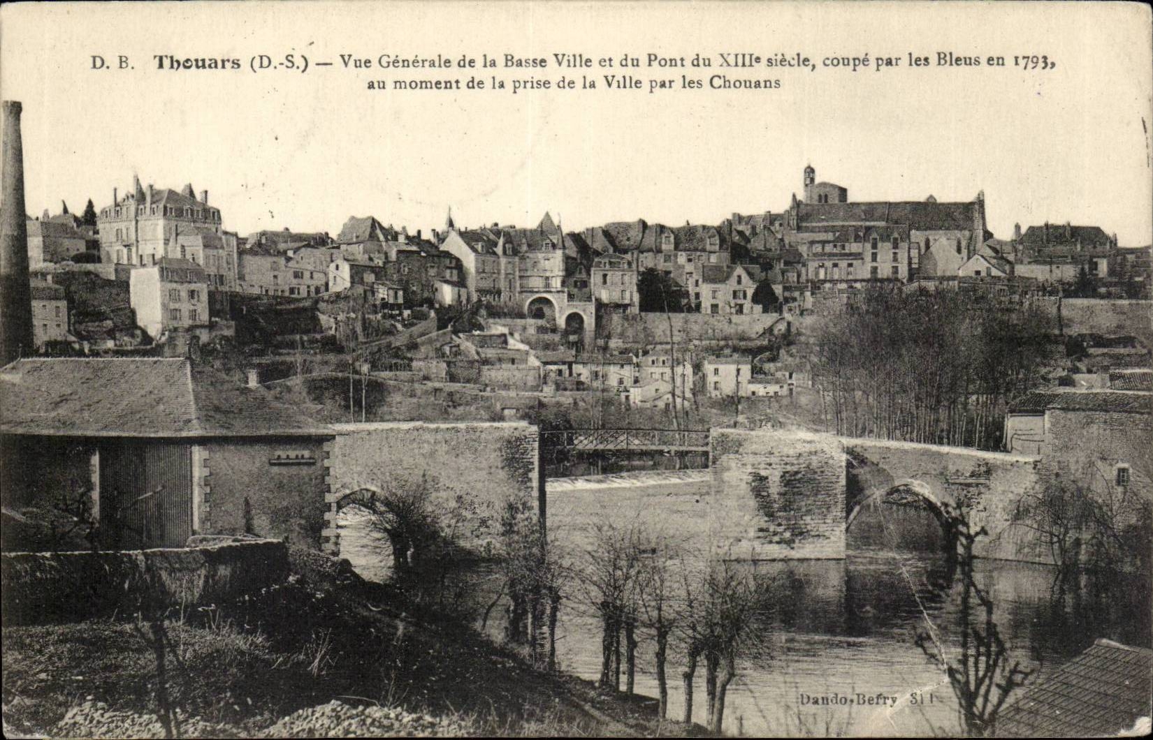 Thouars (D.-S.) — Vue Générale de la Basse Ville et du Pont du XIIIe siècle, coupé par les Bleus en 1793