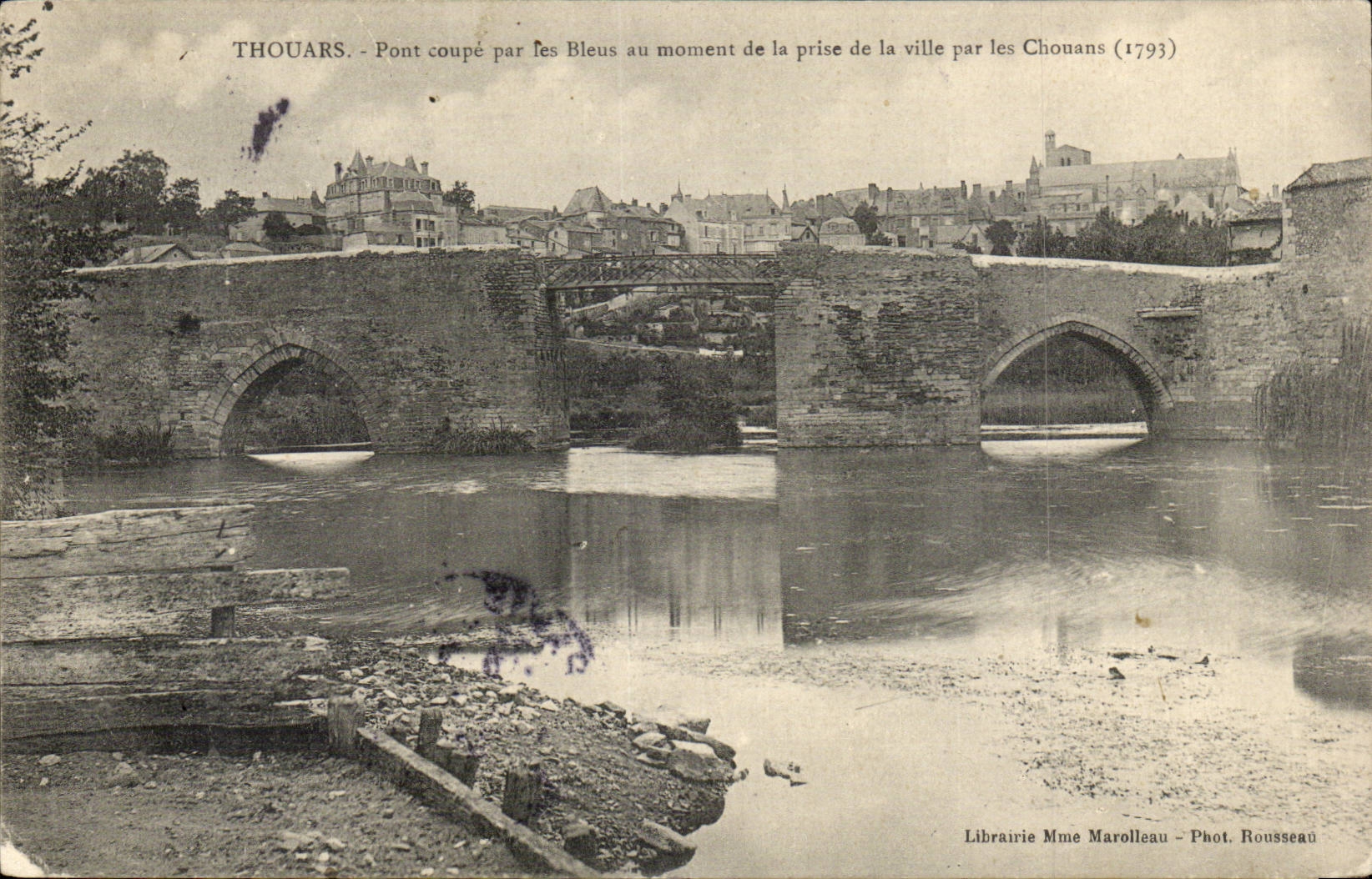 Thouars CPA Pont coupe par les vleus au moment de la prise de la ville par les Chouans (1793)