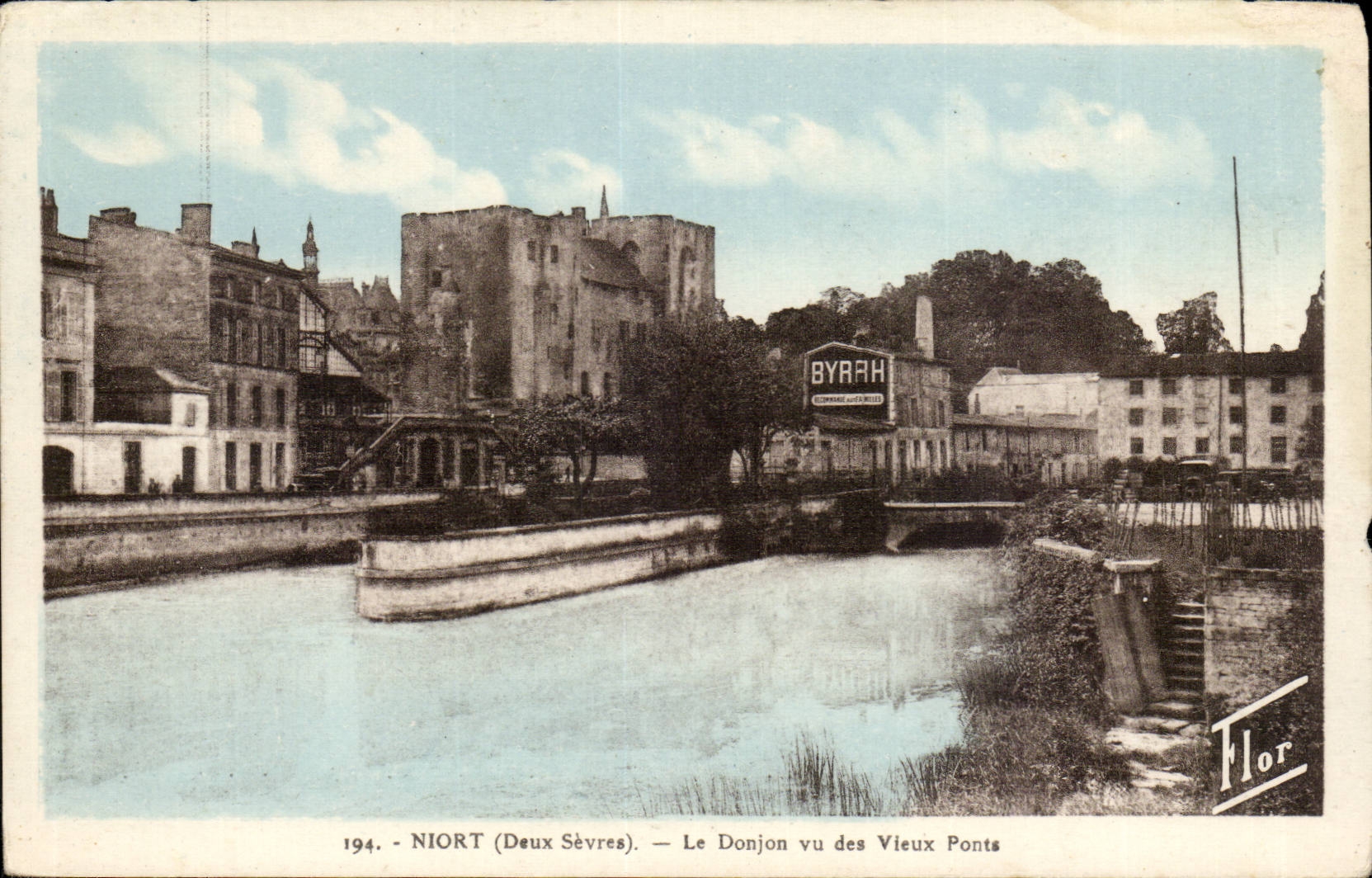 Niort CPA Le donjon vu des vieux ponts