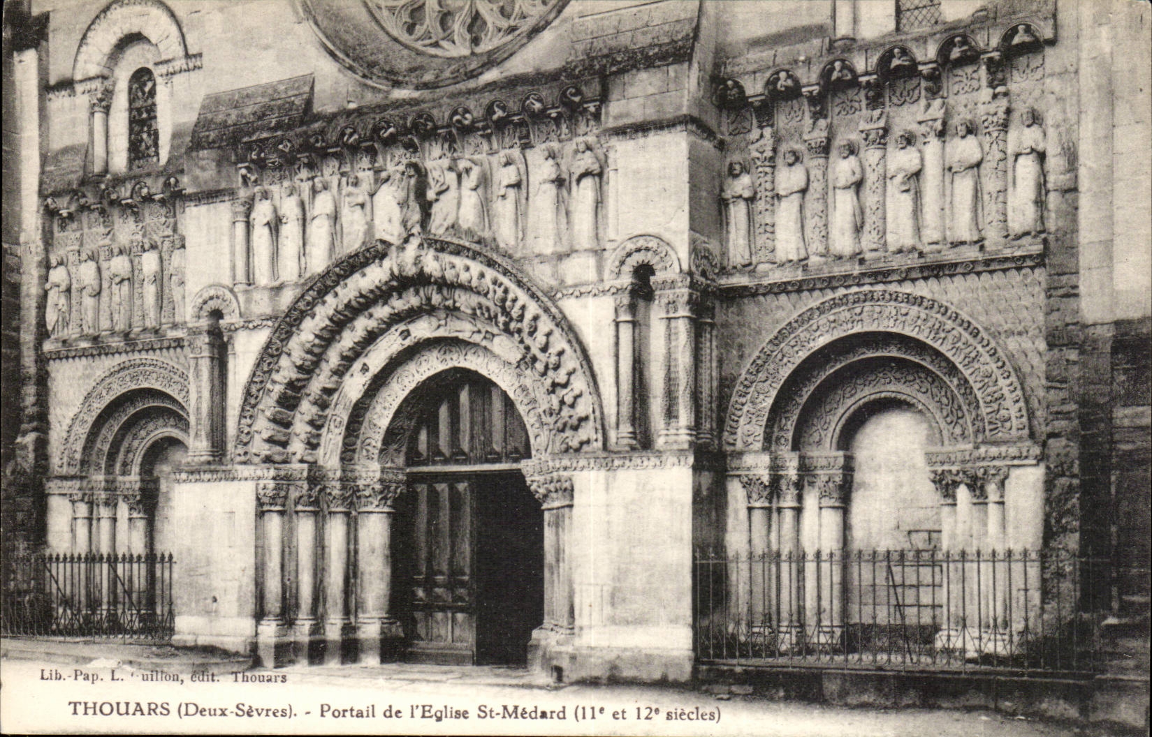 Thouars (Deux-Sèvres) — Portail de l'Église St-Médard (11e et 12e siècles) — Lib. Pap. L. uillon, édit. Thouars