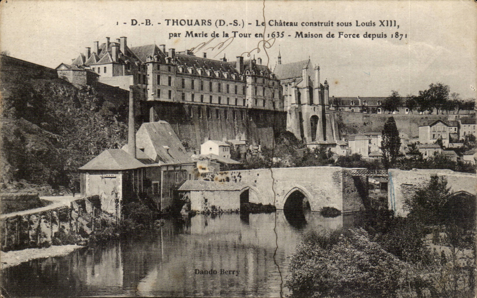 Thouars (D.S.) — Le Château construit sous Louis XIII, par Marie de la Tour en 1635 — Maison de Force depuis 1871