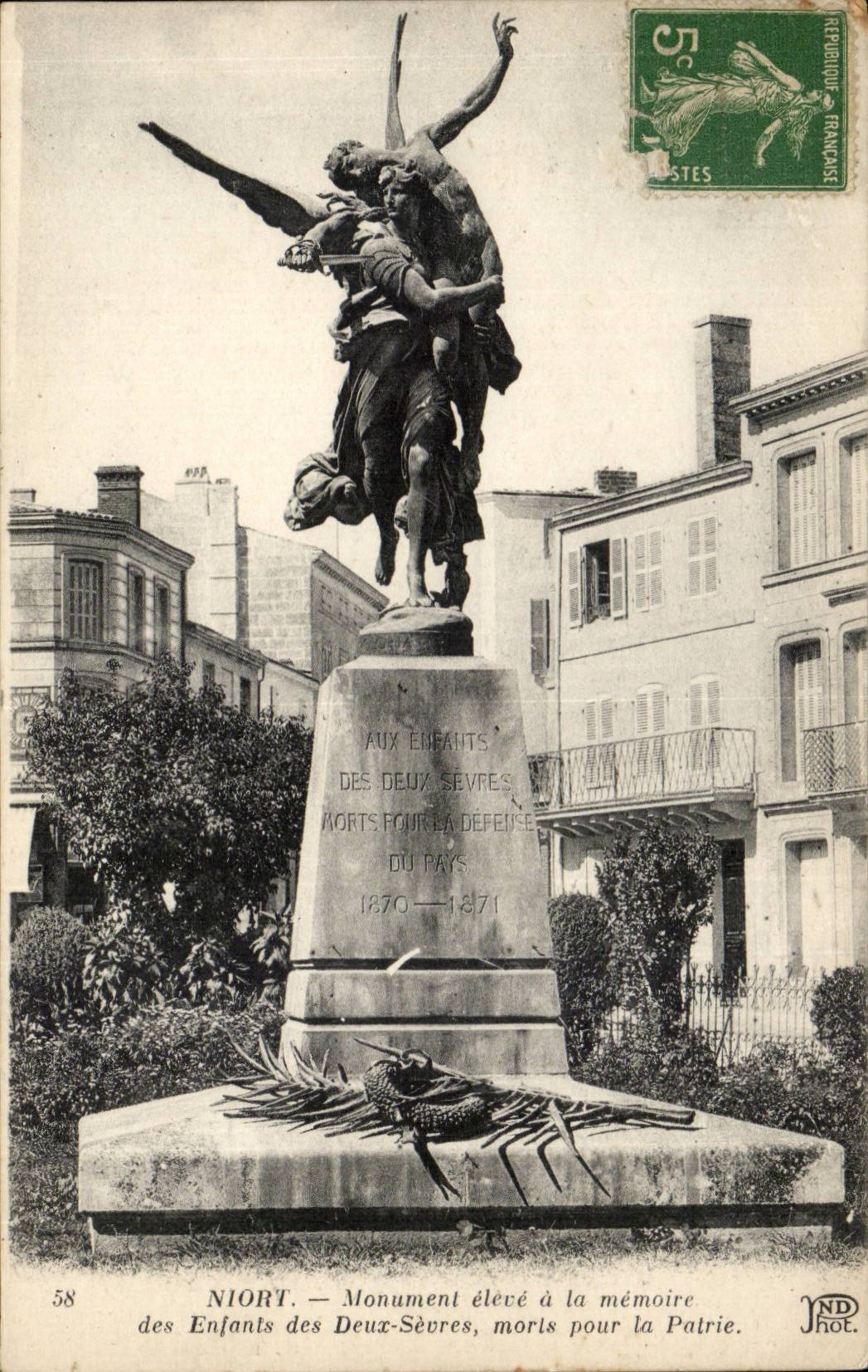 Niort CPA Monument eleve a la memoire des enfants des Deux Sevres morts pour la patrie