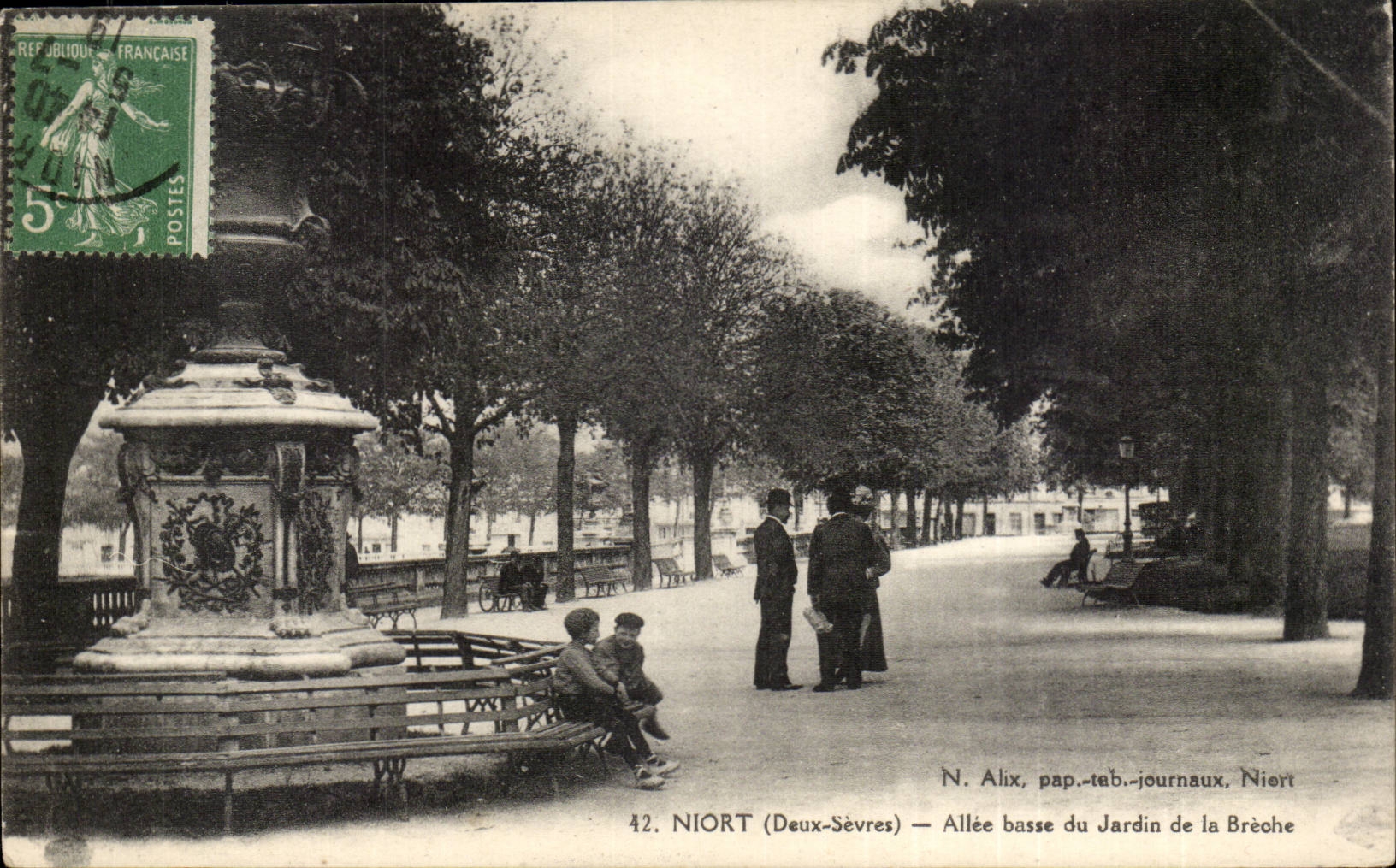 Niort CPA Allee basse du jardin de la Breche