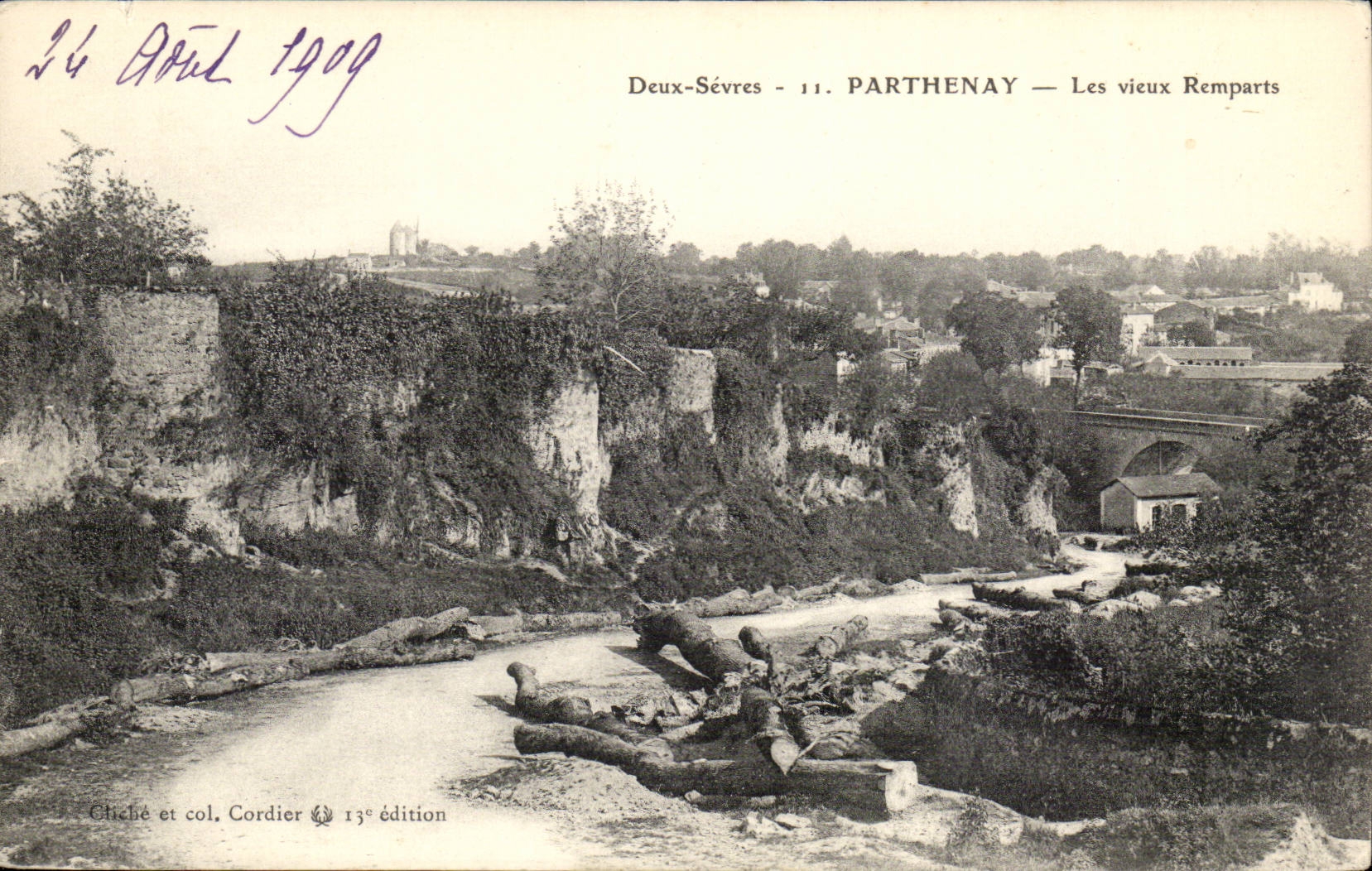 Parthenay CPA Les vieux remparts