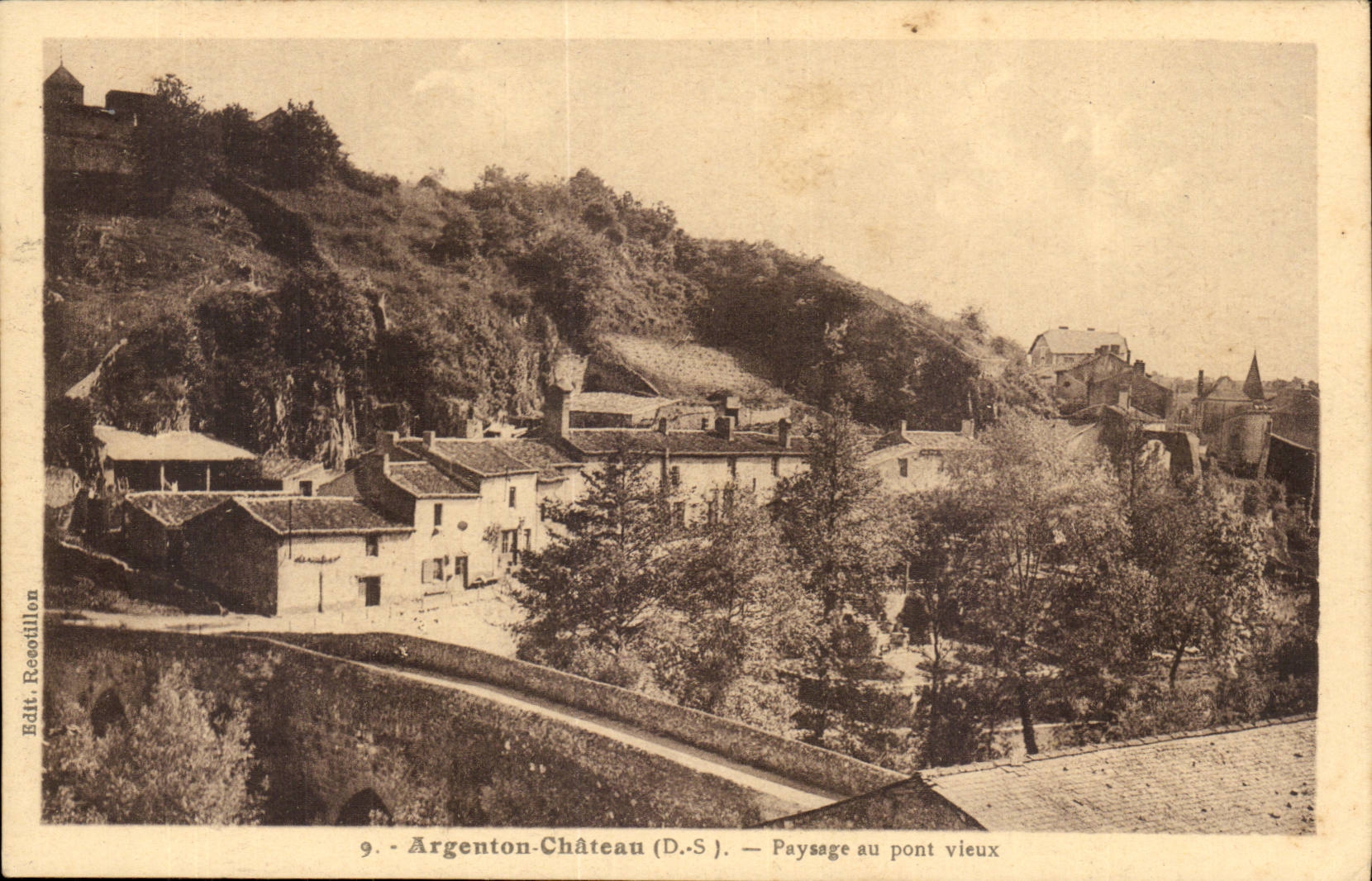 Argenton Chateau CPA Paysage au pont vieux