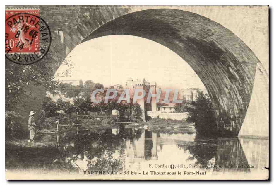 Parthenay CPA Le Thouet sous le pont neuf (pecheur)