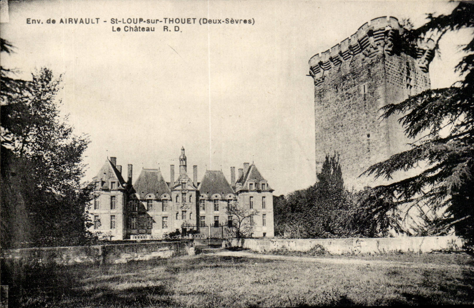 Environs de Airvault CPA St Loup sur Thouet LE chateau
