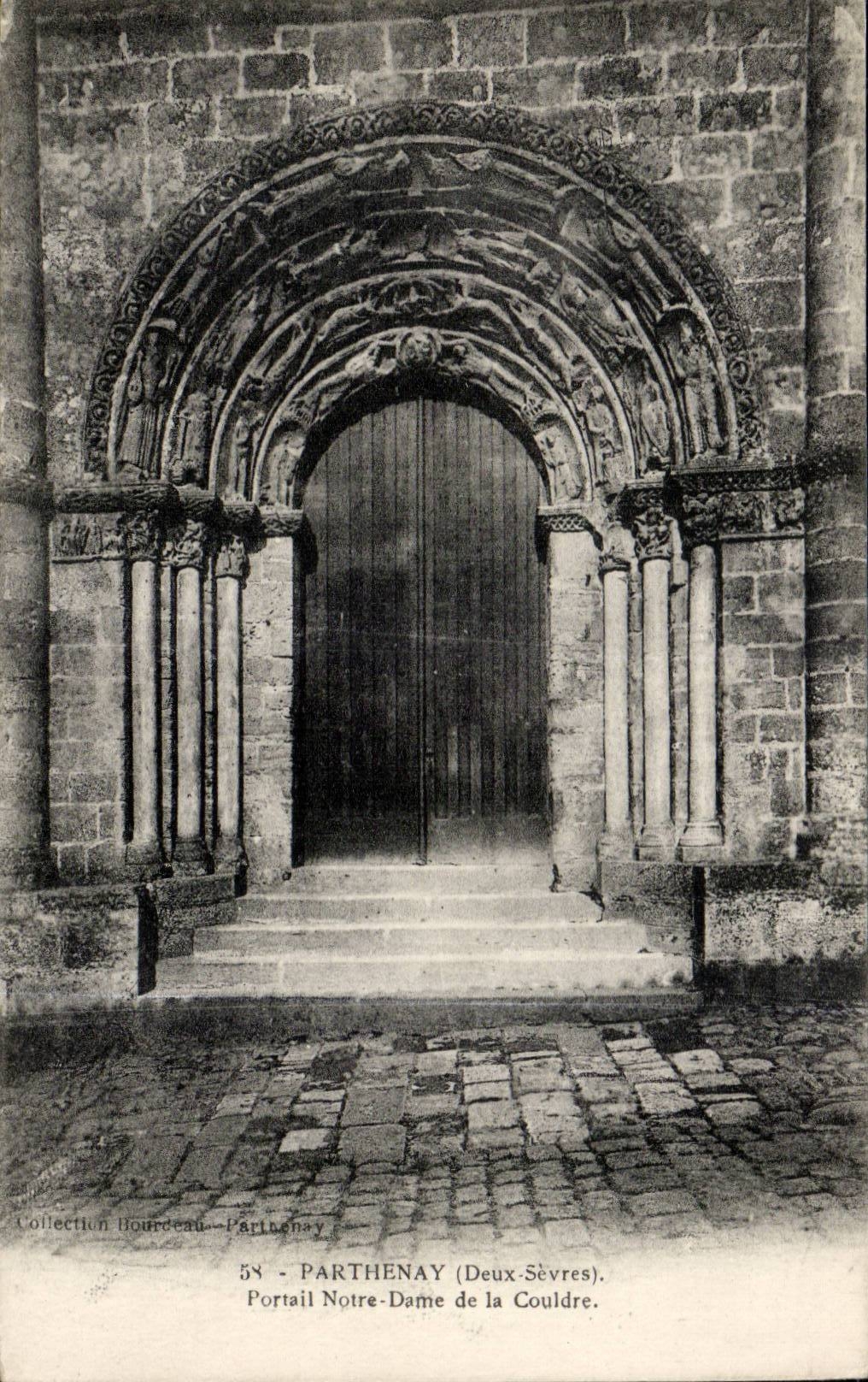 Airvault CPA Portail Notre DAme de la Couldre