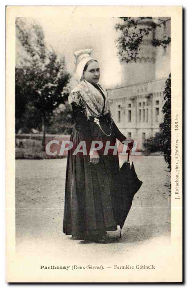 Parthenay CPA Fermiere Gatinelle (folklore costume)