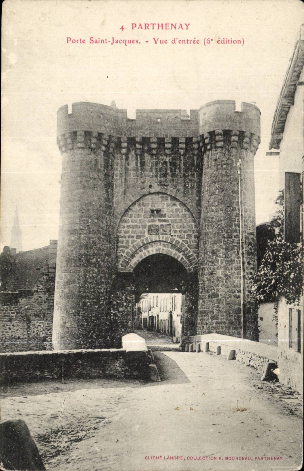 Parthenay CPA Porte Saint Jacques Vue d'entree