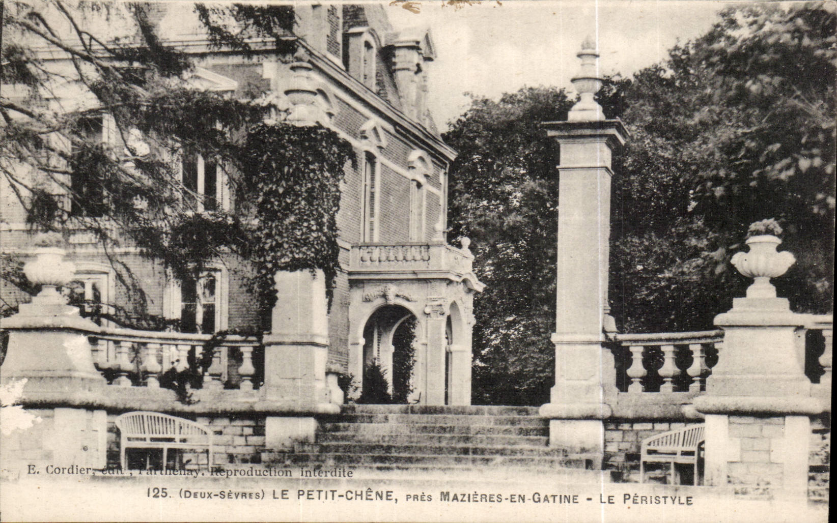 Le petit chene CPA pres Mazieres en Gatine Le peristyle