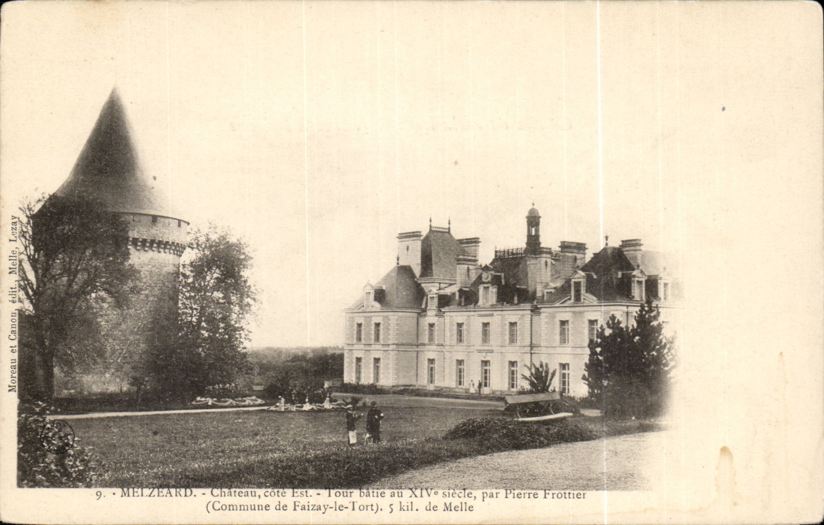 Melzéard - Château, côté Est - Tour bâtie au XIVe siècle, par Pierre Frottier (Commune de Faizay-le-Tort). 5 kil. de Melle