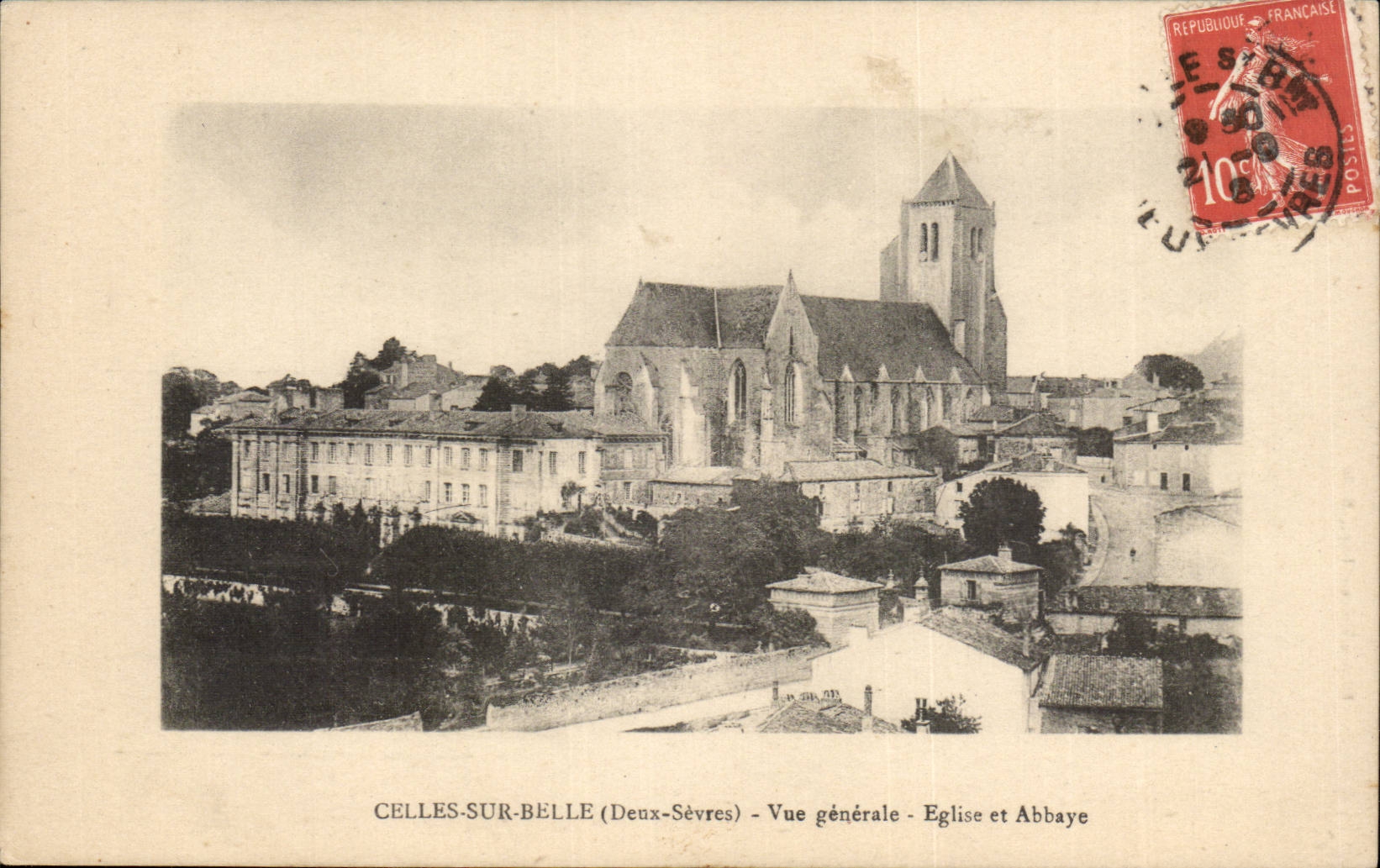 CELLES-SUR-BELLE (Deux-Sèvres) - Vue générale - Église et Abbaye