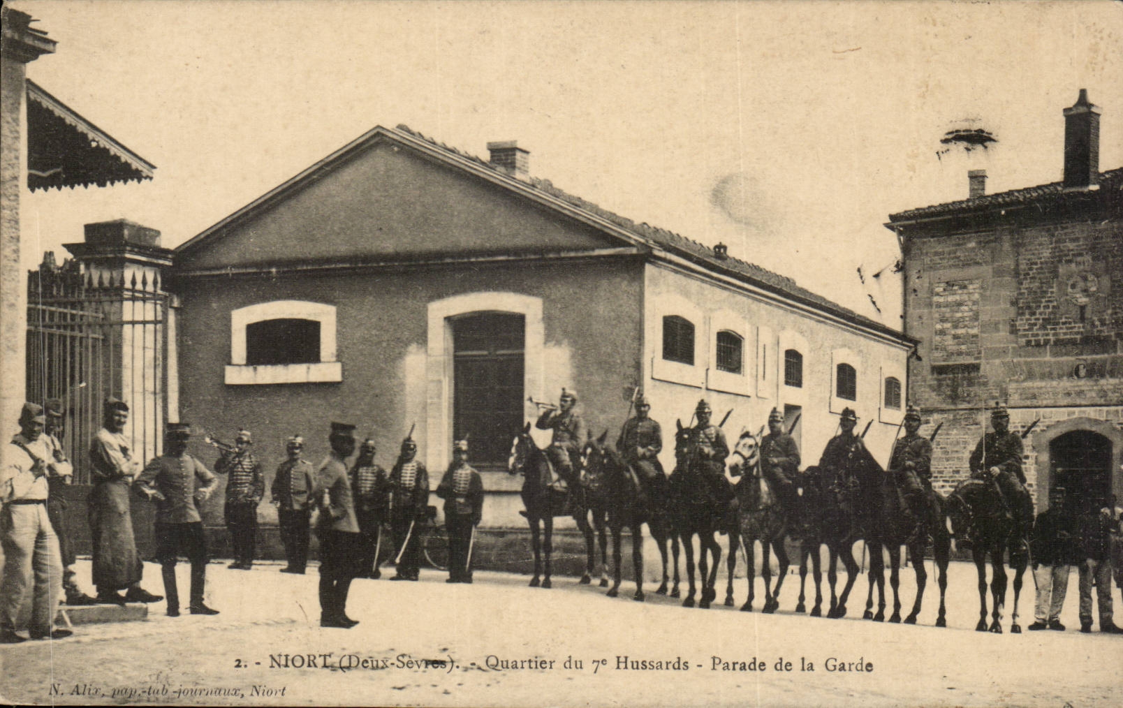 Niort (Deux-Sèvres) — Quartier des 7. Husaren — Gardistenparade — N. Alire, Papier-Tab-Zeitung, Niort