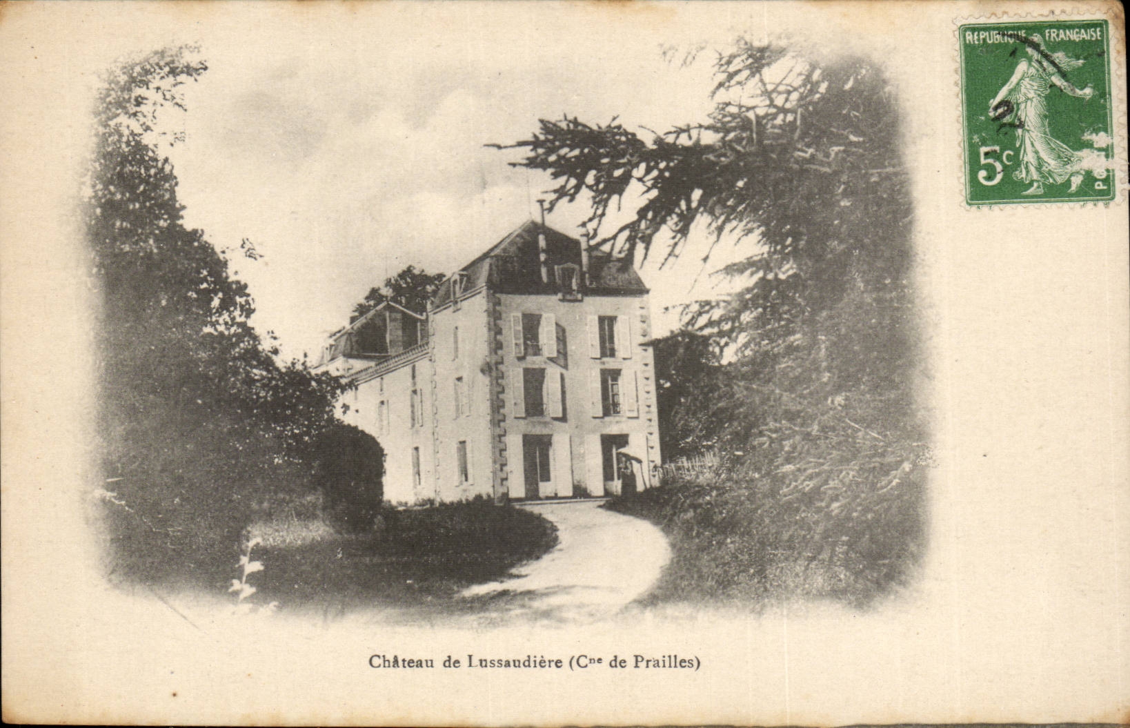 Château de Lussaudière (Côte de Praillles) — vue du château entouré d'arbres — éditeur non visible