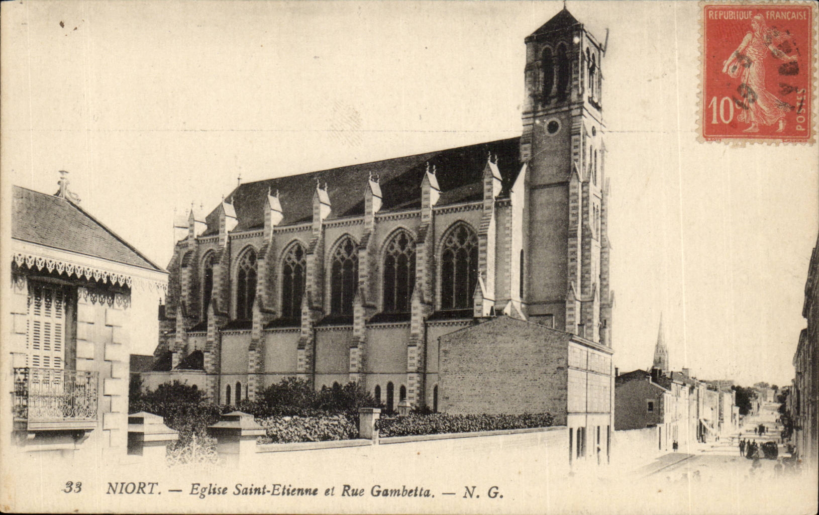 Niort — Die Kirche Saint-Étienne und die Straße Gambetta — N.G.