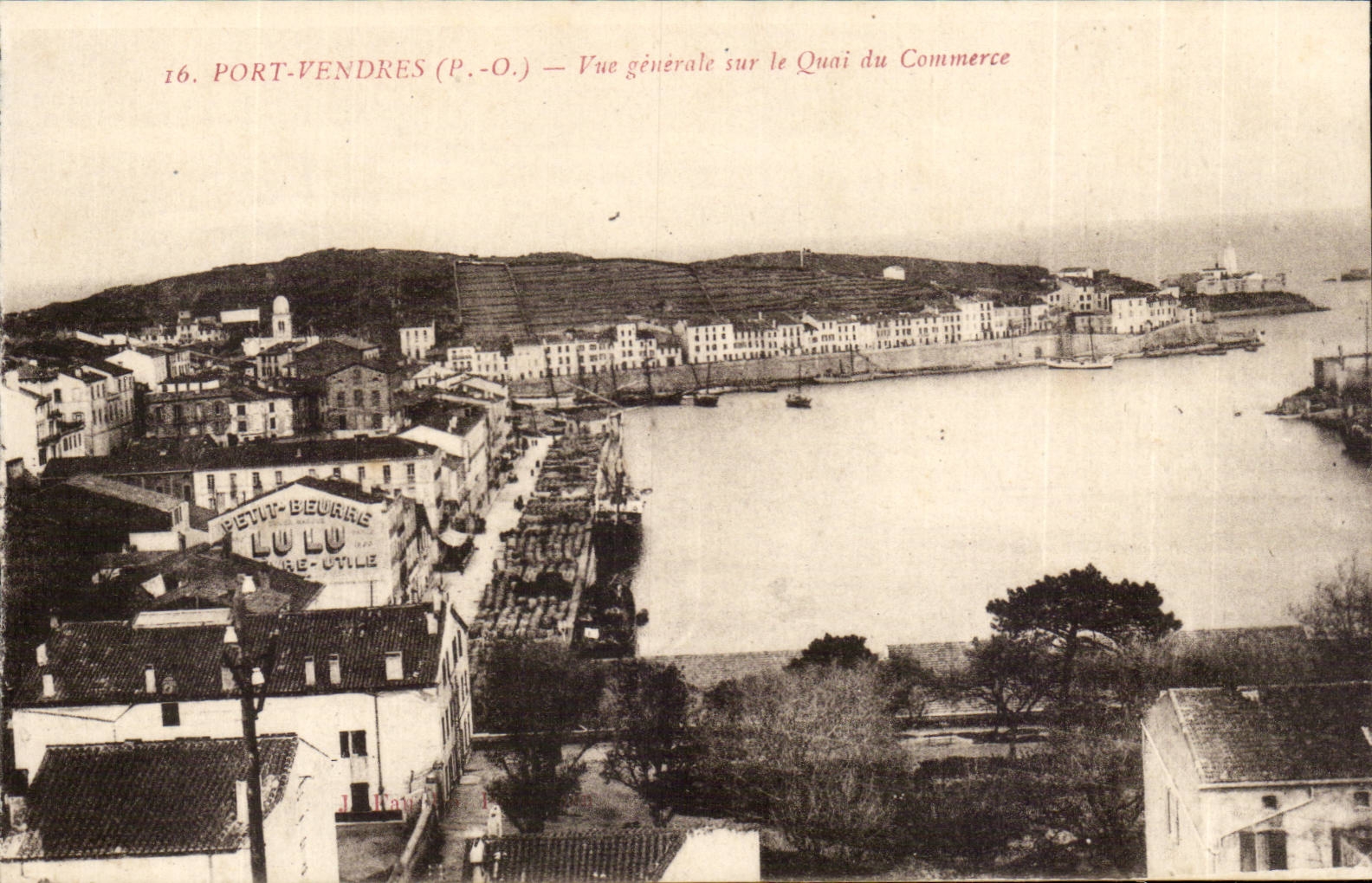 Port VEndres CPA Vue generale sur le quai du commerce
